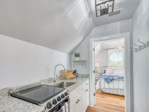 Chic Suite In Beautifully Updated Victorian 2 Bedroom Home - Image 2