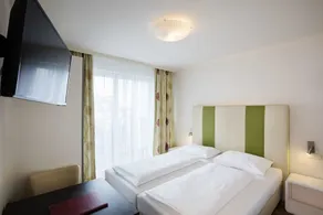 Hahn Boardinghouse - Image 3