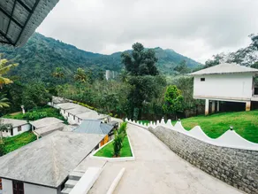 OYO 9678 Hotel Misty Garden - Image 3