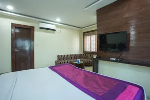 OYO 5738 Hotel Lords Inn - Image 3