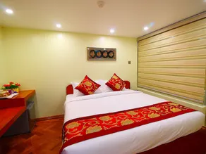 Diamonds Inn - Image 2