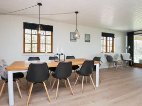 Rustic Holiday Home in Glesborg With Sea Coast Near - Image 4