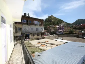 OYO 12310 Home Hill Top 2BHK Kamayana - Image 3
