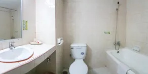 Eastiny Place Hotel - Image 2