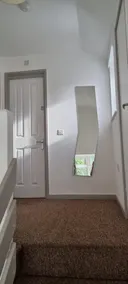 Remarkable 3-bed House With Garden in London - Image 3