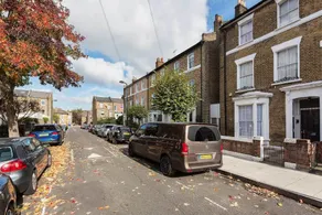 East London Elegance - Image 3