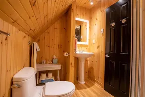 Post and Beam Lake Joe Gorgeous Cottage & Boathouse on a Quiet Lake Joseph Bay! - Image 4