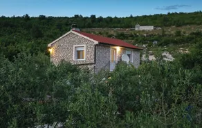 Beautiful Home in Vid With Wifi, 2 Bedrooms and Outdoor Swimming Pool - Image 2