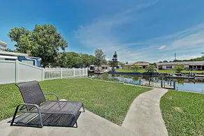 Canal-front Coastal Boat Dock & 2 Kayaks! 2 Bedroom Home - Image 4