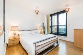 Super Luxury Modern 2BD Flat Canning Town - Image 2