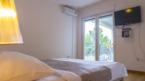 Stunning Beachfront Apartment in Marušići - Image 4