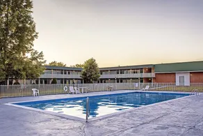 Budget Host Inn - Image 3