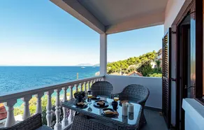 Beautiful Apartment in Prigradica With Wifi - Image 2