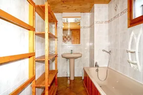 Chalet de 6 chambres avec jacuzzi jardin et wifi a Saint Martin de Belleville a 1 km des pistes - Image 2