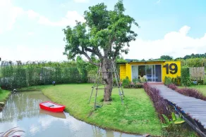 Chick Resort - Image 2