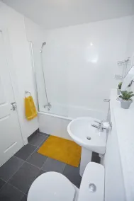 Spire View - 1 Bedroom, sleeps 4, parking Wifi - Image 5