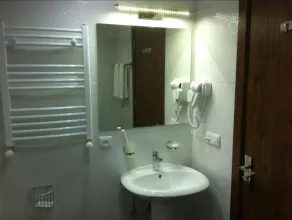 Time Out Hotel - Image 5