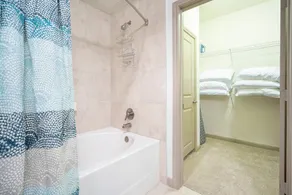 Luxurious Modern/fully Equipped Midtown Cozy Condo - - Image 2