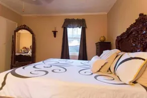 Cajun Hostel on the Crest - Image 2