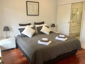 Luxury Townhouse in chic North Adelaide - Image 3