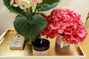 Bright Chic Garden Apartment - Image 3