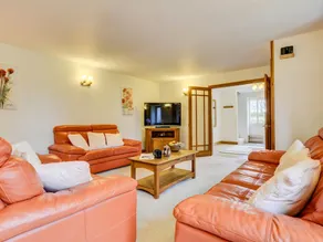 Stunning Holiday Home in Cornwall With Large Garden - Image 2