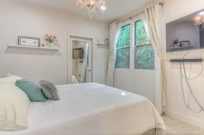 Applewood - Silver Lake 2BD Hollywood - Image 4