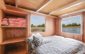 Beautiful Ship/boat in Neustrelitz With 2 Bedrooms and Wifi - Image 2