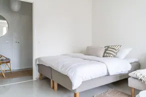 Upper floor studio with a balcony - Image 2