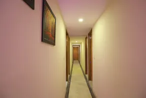 Hotel Qlark by OYO Rooms - Image 4