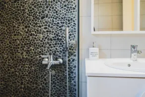 Stylish Garden Holiday Home - Image 3