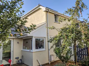 27 Berries Avenue - Image 5
