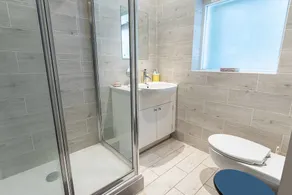 Elegant 2BR flat with garden, close to Battersea Park - Image 5