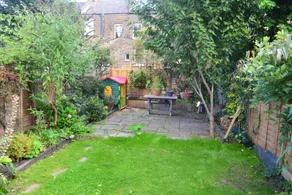 2 Bedroom Home in Stoke Newington - Image 3