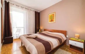 Nice Apartment in Novigrad With 4 Bedrooms - Image 5