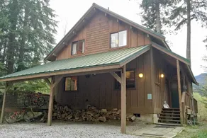 44mbr - Hot Tub- Pets Ok - Wifi - Bbq - Sleeps 8 2 Bedroom Home by RedAwning - Image 2