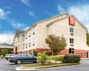 Econo Lodge Inn & Suites - Image 4