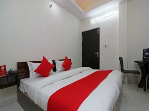 Hotel Redstone by OYO Rooms - Image 2