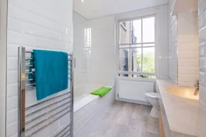 Stunning 2Bed Home with 2 Balconies in Camberwell - Image 5
