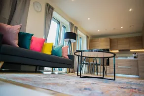 Thames View 2 Bed Apartment With Balcony - Image 3