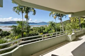 Beach Front Lagoon Lodge Apartments - Image 4