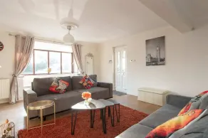 BookedUK - Bungalow House in Roydon - Image 4