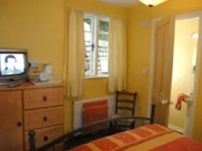 Hillside House - Guest House - Image 5