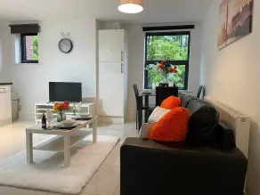 Clarendon Luxury Gated City Apartments - Image 5