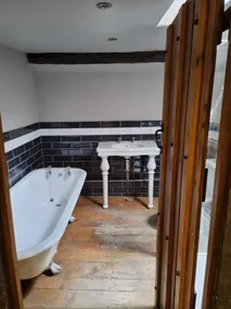 Remarkable 4-bed Cottage in Cearleon - Image 2