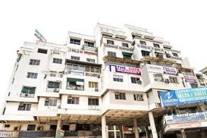 Hotel Alpha by OYO Rooms - Image 3