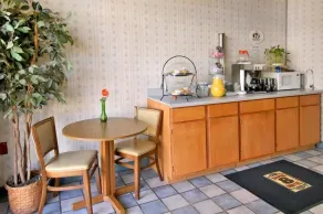 Peoria Inn - Image 5