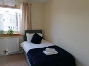 Beautiful Three Bedroom Seaside Retreat - Image 4