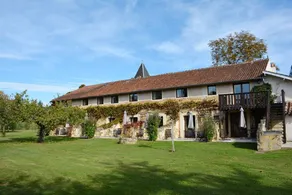 Holiday apartments at the courtyard of French château - Image 4