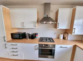 Boutique 3-bed Home with Free Parking in Glasgow - Image 5